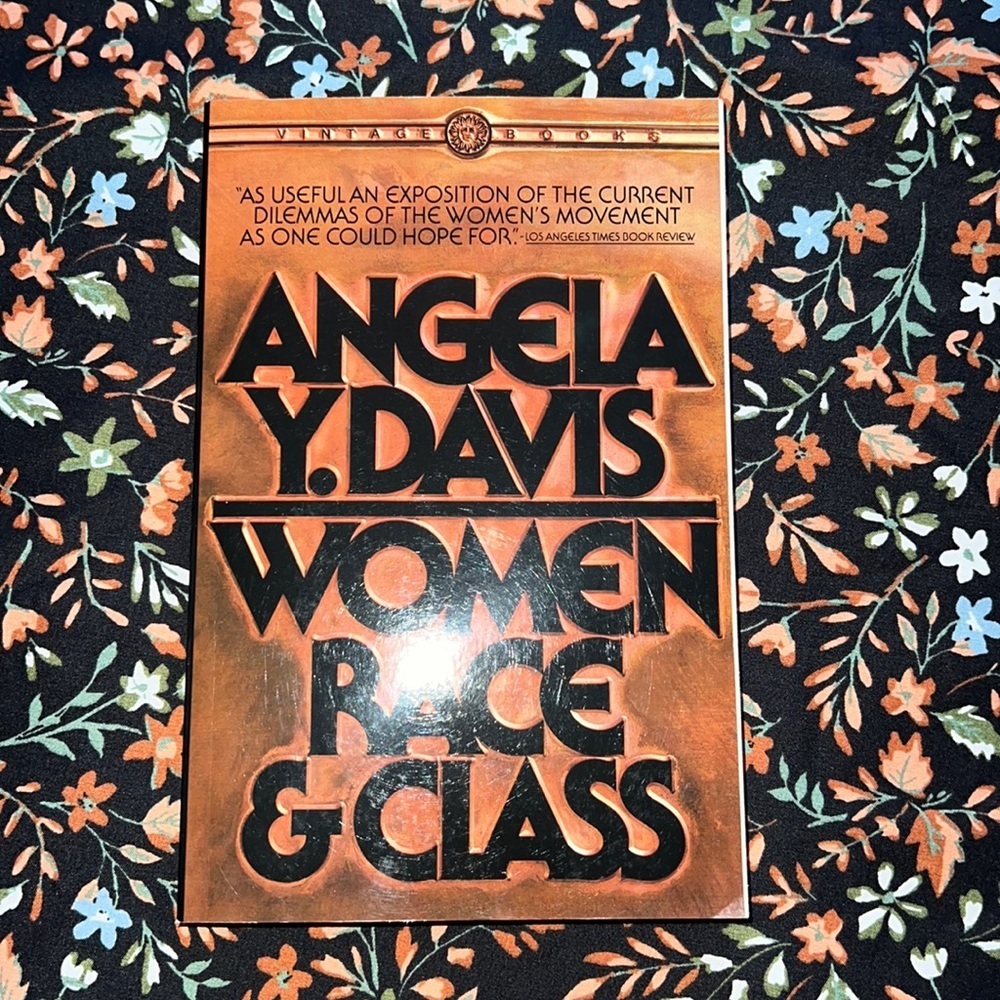 ANGELA
YDAVIS
WOMEN RACE & CLASS